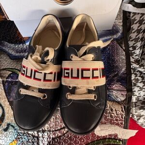 Gucci Kids Blu Sneakers with Red Logo Strap